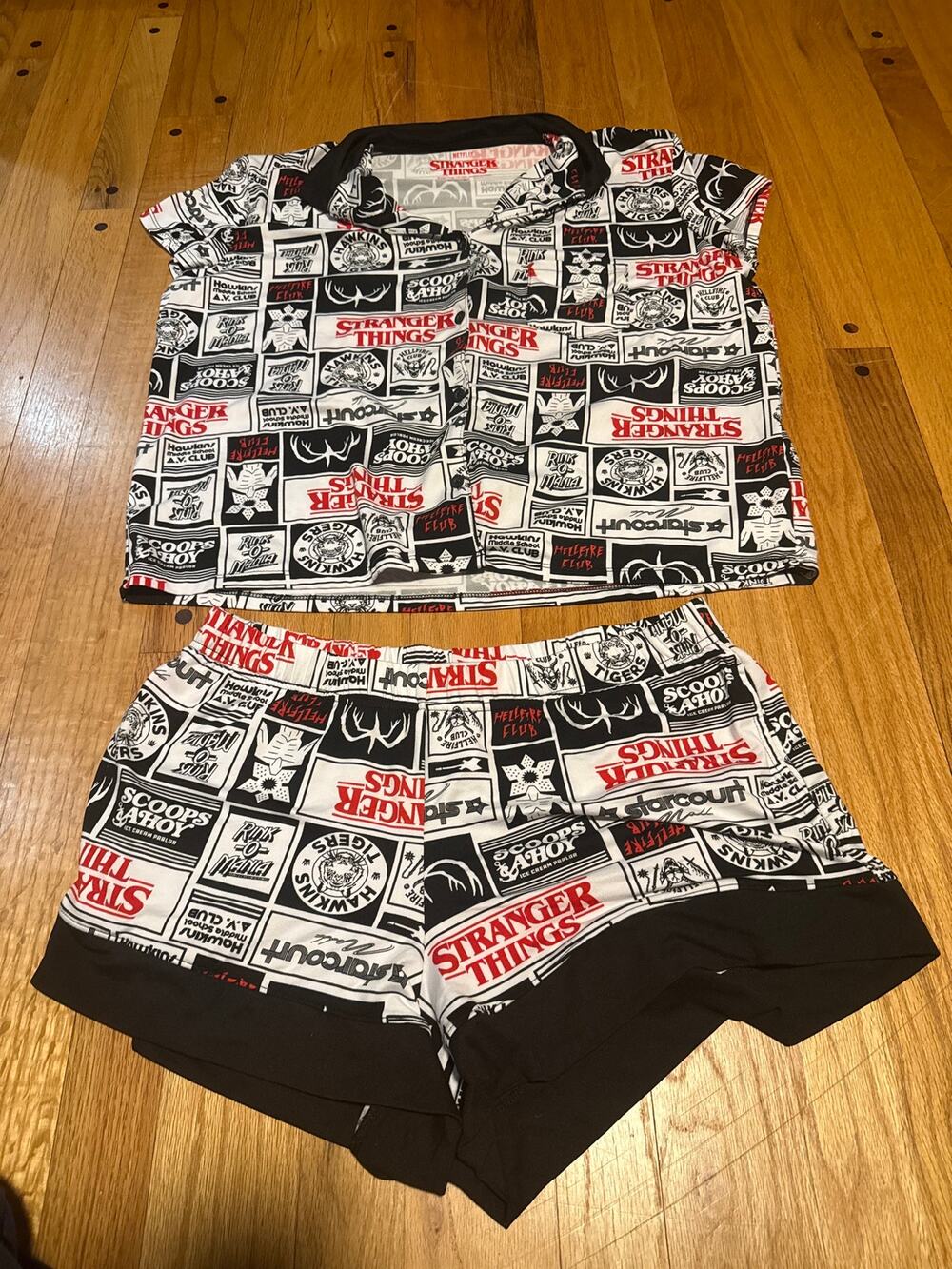 Stranger Things Pajama Set Women M 8-10 Netflix Hellfire Scoops Ahoy Hawkins